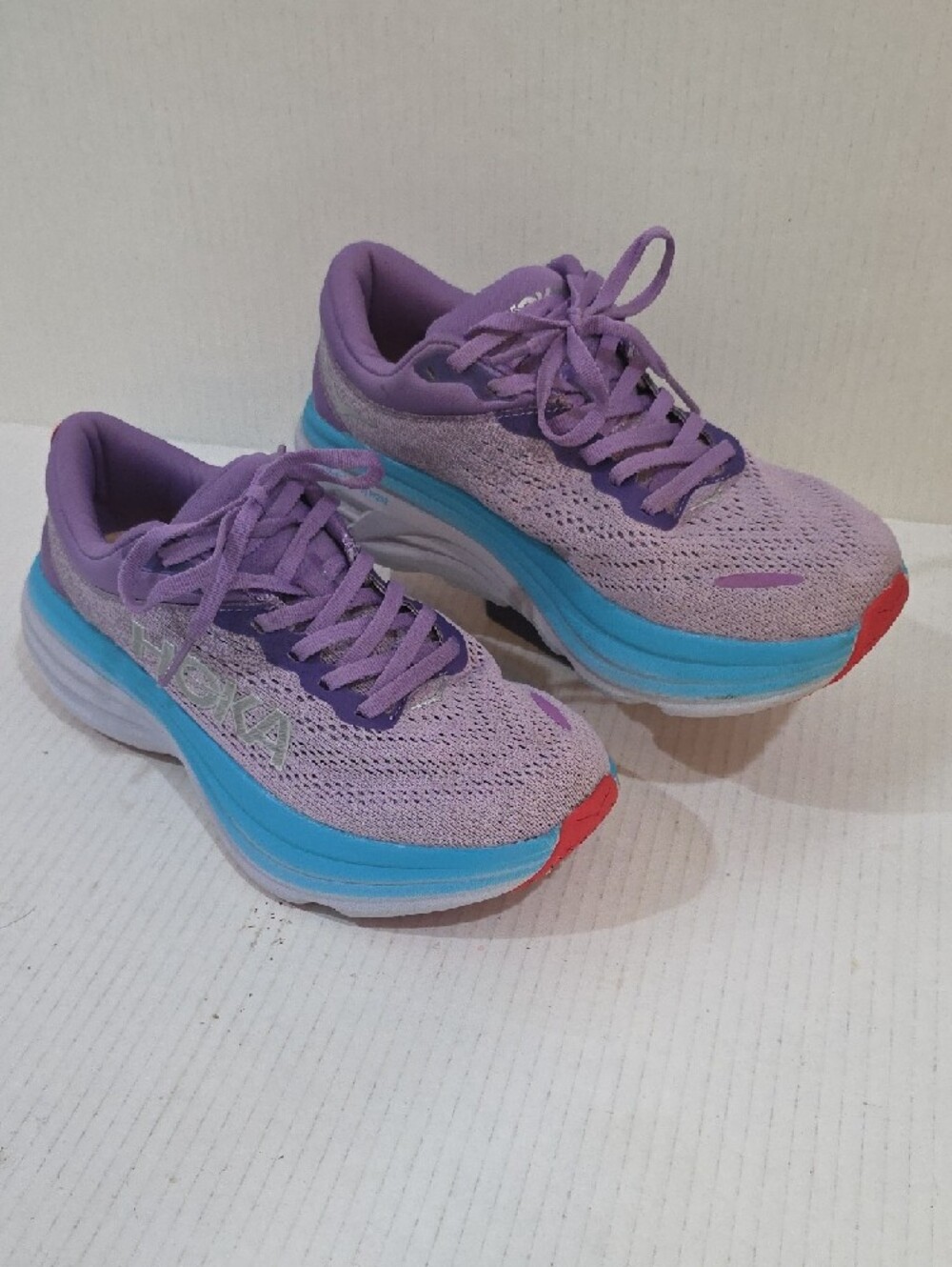 Hoka Bondi 8 Womens Lavender Shoes with Blue Midsole and Red Accents Size 7.5 - Picture 2 of 10